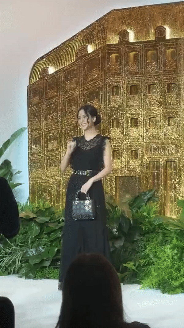 Jisoo g&acirc;y n&aacute;o loạn Bangkok, 1 chi tiết gợi li&ecirc;n tưởng đến Ros&eacute;- Ảnh 5.