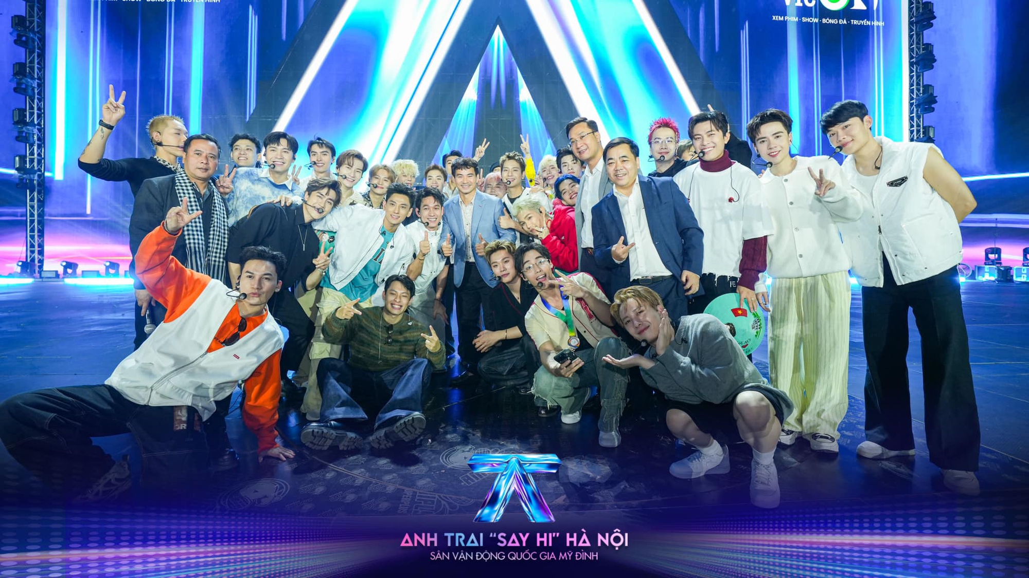 Dàn Anh Trai Say Hi trước giờ G concert: Đức Phúc và 1 nhân vật cosplay lầy lội, 1 người rao bán 