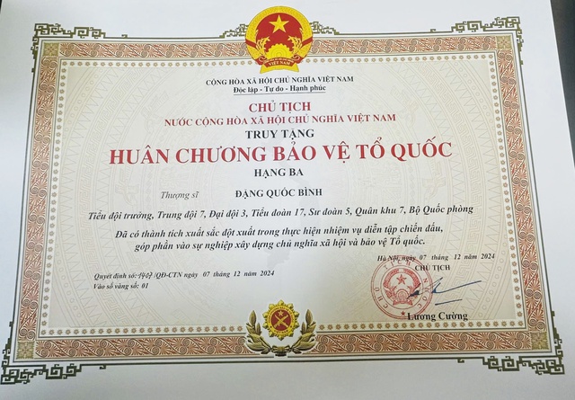 Chủ tịch nước truy tặng Huân chương Bảo vệ Tổ quốc hạng Ba cho 12 liệt sĩ- Ảnh 1.