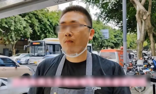 Bức ảnh chụp b&oacute;ng lưng nh&acirc;n vi&ecirc;n giao đồ ăn bất ngờ viral, danh t&iacute;nh ph&iacute;a sau khiến nhiều người sốc- Ảnh 4.