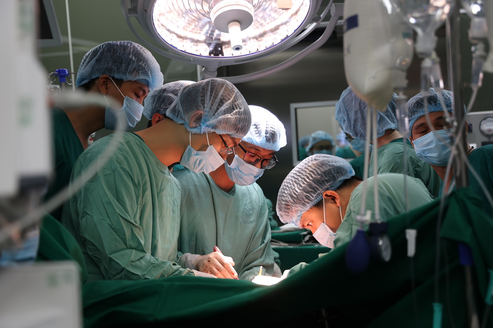 Nam bệnh nh&acirc;n 42 tuổi chết n&atilde;o hiến tạng cứu nhiều người sau vụ tai nạn cầu thang- Ảnh 6.