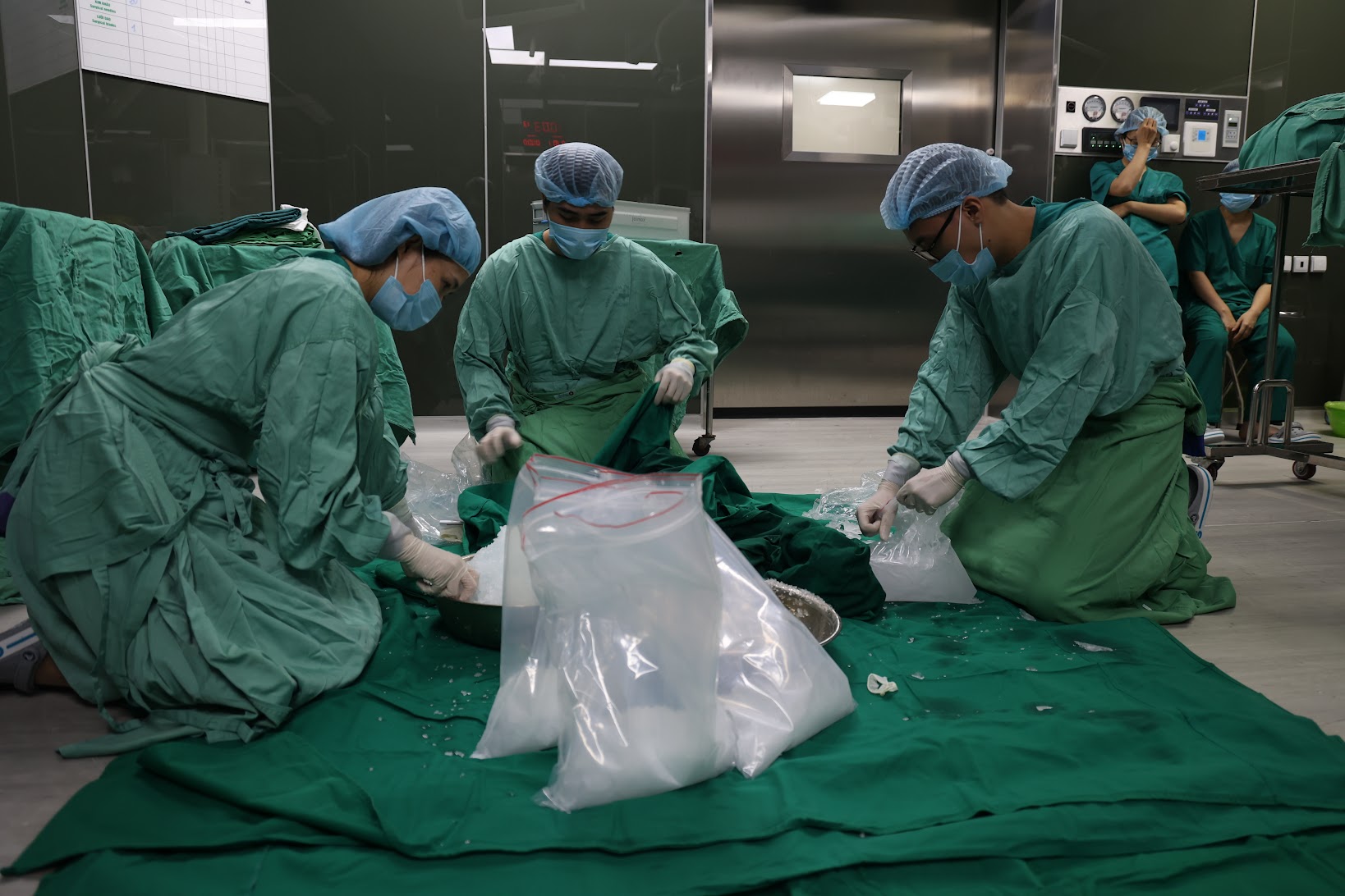 Nam bệnh nh&acirc;n 42 tuổi chết n&atilde;o hiến tạng cứu nhiều người sau vụ tai nạn cầu thang- Ảnh 9.