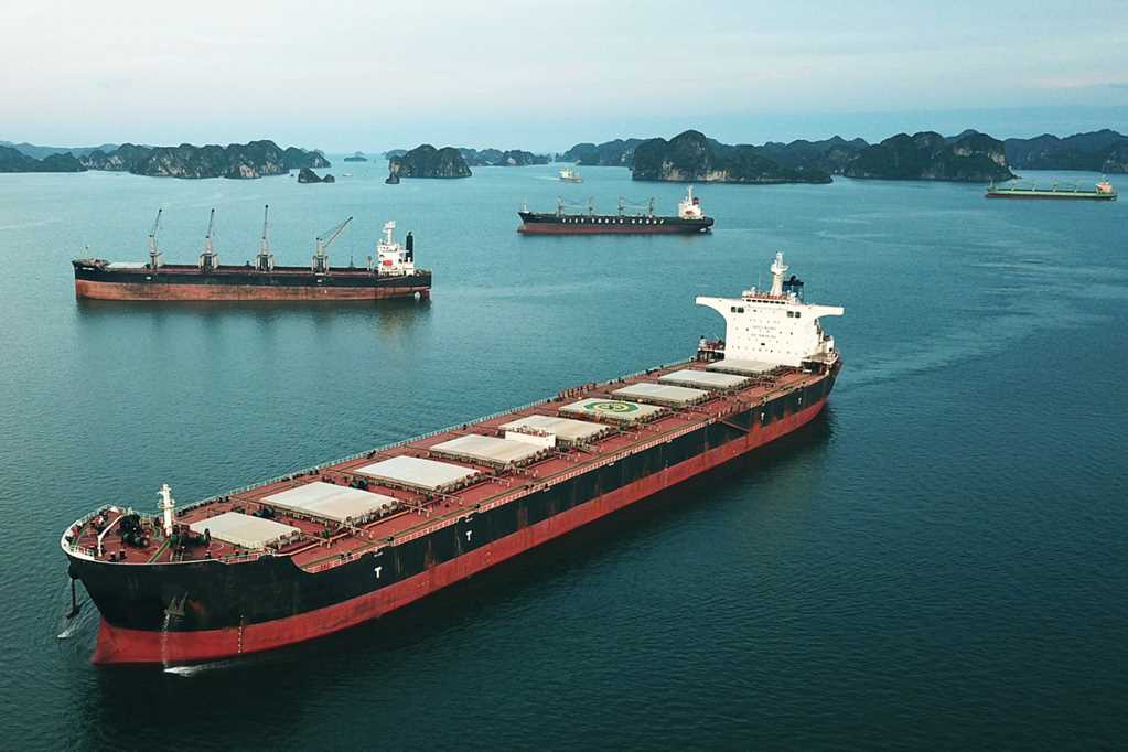 Quảng Ninh: Chìm tàu chở khách trên vịnh Bái Tử Long, 2 người mất tích- Ảnh 1. Quảng Ninh: Chìm tàu chở khách trên vịnh Bái Tử Long, 2 người mất tích- Ảnh 1.