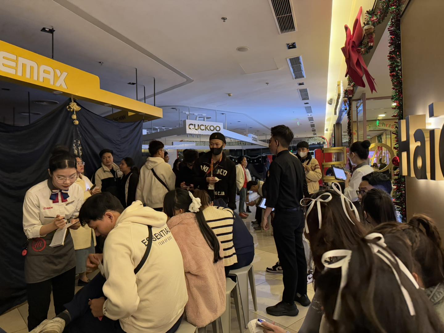Haidilao đã làm gì trong đêm concert Anh Trai Say Hi ở Hà Nội?- Ảnh 1. Haidilao đã làm gì trong đêm concert Anh Trai Say Hi ở Hà Nội?- Ảnh 1.