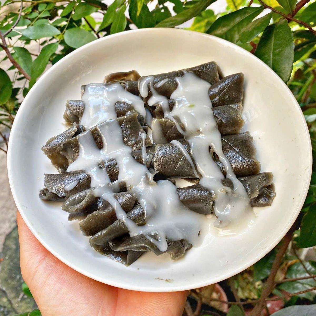 M&oacute;n b&aacute;nh d&acirc;n d&atilde; với c&aacute;i t&ecirc;n c&oacute; thể khiến nhiều người... sợ, nhưng lại được coi l&agrave; đặc sản ở miền T&acirc;y, L&ecirc; Tuấn Khang cũng m&ecirc; mẩn- Ảnh 3.