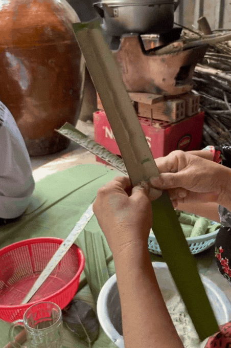 M&oacute;n b&aacute;nh d&acirc;n d&atilde; với c&aacute;i t&ecirc;n c&oacute; thể khiến nhiều người... sợ, nhưng lại được coi l&agrave; đặc sản ở miền T&acirc;y, L&ecirc; Tuấn Khang cũng m&ecirc; mẩn- Ảnh 27.