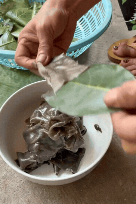 M&oacute;n b&aacute;nh d&acirc;n d&atilde; với c&aacute;i t&ecirc;n c&oacute; thể khiến nhiều người... sợ, nhưng lại được coi l&agrave; đặc sản ở miền T&acirc;y, L&ecirc; Tuấn Khang cũng m&ecirc; mẩn- Ảnh 28.