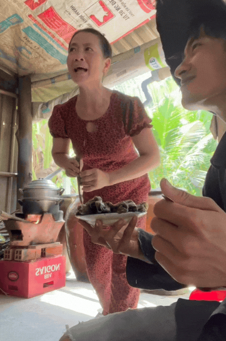 M&oacute;n b&aacute;nh d&acirc;n d&atilde; với c&aacute;i t&ecirc;n c&oacute; thể khiến nhiều người... sợ, nhưng lại được coi l&agrave; đặc sản ở miền T&acirc;y, L&ecirc; Tuấn Khang cũng m&ecirc; mẩn- Ảnh 30.