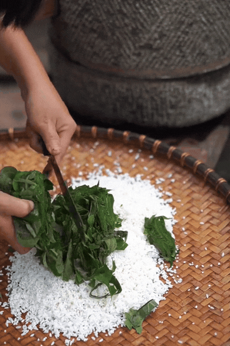 M&oacute;n b&aacute;nh d&acirc;n d&atilde; với c&aacute;i t&ecirc;n c&oacute; thể khiến nhiều người... sợ, nhưng lại được coi l&agrave; đặc sản ở miền T&acirc;y, L&ecirc; Tuấn Khang cũng m&ecirc; mẩn- Ảnh 32.