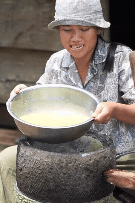 M&oacute;n b&aacute;nh d&acirc;n d&atilde; với c&aacute;i t&ecirc;n c&oacute; thể khiến nhiều người... sợ, nhưng lại được coi l&agrave; đặc sản ở miền T&acirc;y, L&ecirc; Tuấn Khang cũng m&ecirc; mẩn- Ảnh 35.