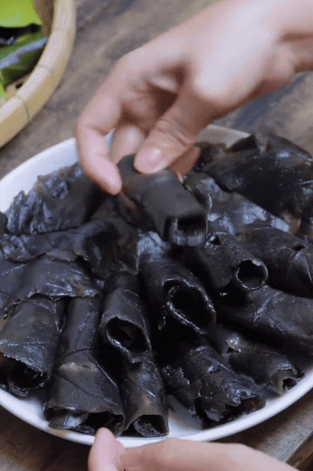 M&oacute;n b&aacute;nh d&acirc;n d&atilde; với c&aacute;i t&ecirc;n c&oacute; thể khiến nhiều người... sợ, nhưng lại được coi l&agrave; đặc sản ở miền T&acirc;y, L&ecirc; Tuấn Khang cũng m&ecirc; mẩn- Ảnh 50.