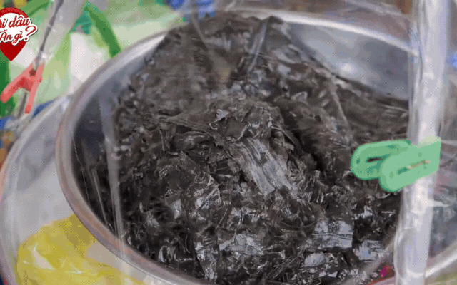 M&oacute;n b&aacute;nh d&acirc;n d&atilde; với c&aacute;i t&ecirc;n c&oacute; thể khiến nhiều người... sợ, nhưng lại được coi l&agrave; đặc sản ở miền T&acirc;y, L&ecirc; Tuấn Khang cũng m&ecirc; mẩn- Ảnh 16.