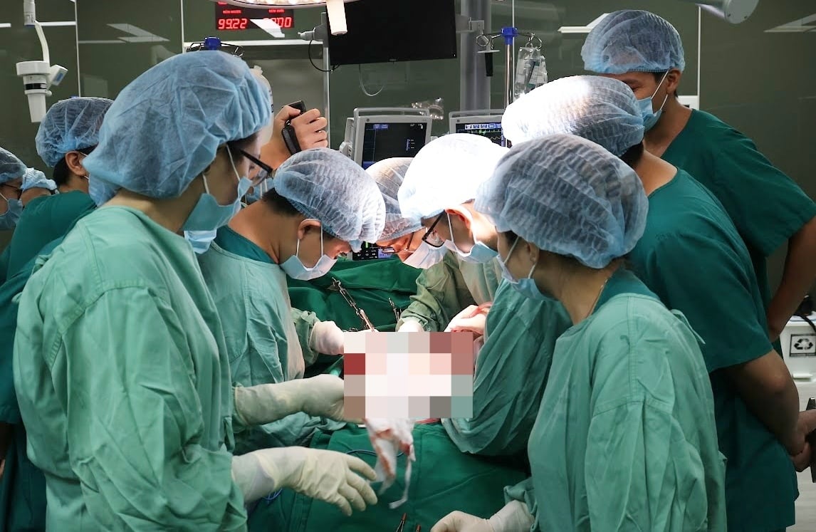 Ca đại phẫu của 60 y b&aacute;c sĩ để người đ&agrave;n &ocirc;ng chết n&atilde;o trao đi "m&oacute;n qu&agrave; sự sống"- Ảnh 1.