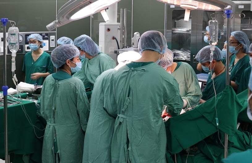 Ca đại phẫu của 60 y b&aacute;c sĩ để người đ&agrave;n &ocirc;ng chết n&atilde;o trao đi "m&oacute;n qu&agrave; sự sống"- Ảnh 2.