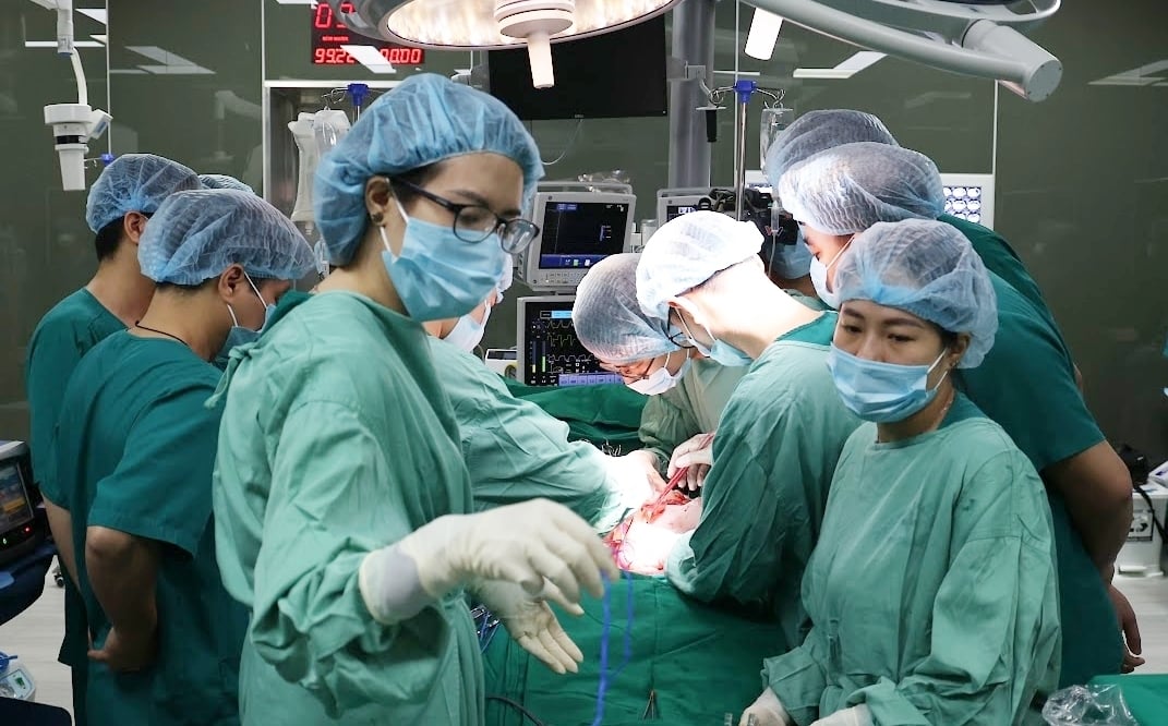Ca đại phẫu của 60 y b&aacute;c sĩ để người đ&agrave;n &ocirc;ng chết n&atilde;o trao đi "m&oacute;n qu&agrave; sự sống"- Ảnh 3.
