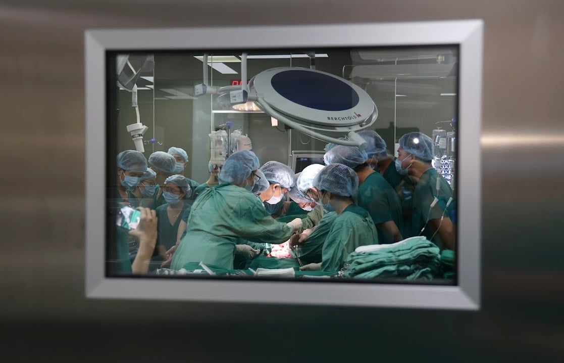 Ca đại phẫu của 60 y b&aacute;c sĩ để người đ&agrave;n &ocirc;ng chết n&atilde;o trao đi "m&oacute;n qu&agrave; sự sống"- Ảnh 4.
