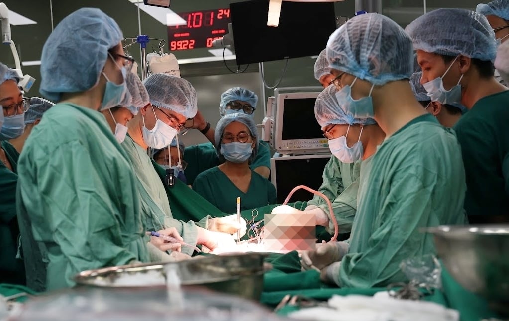 Ca đại phẫu của 60 y b&aacute;c sĩ để người đ&agrave;n &ocirc;ng chết n&atilde;o trao đi "m&oacute;n qu&agrave; sự sống"- Ảnh 6.