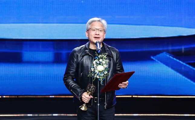 Vì sao tỷ phú Jensen Huang giành giải VinFuture?- Ảnh 1.