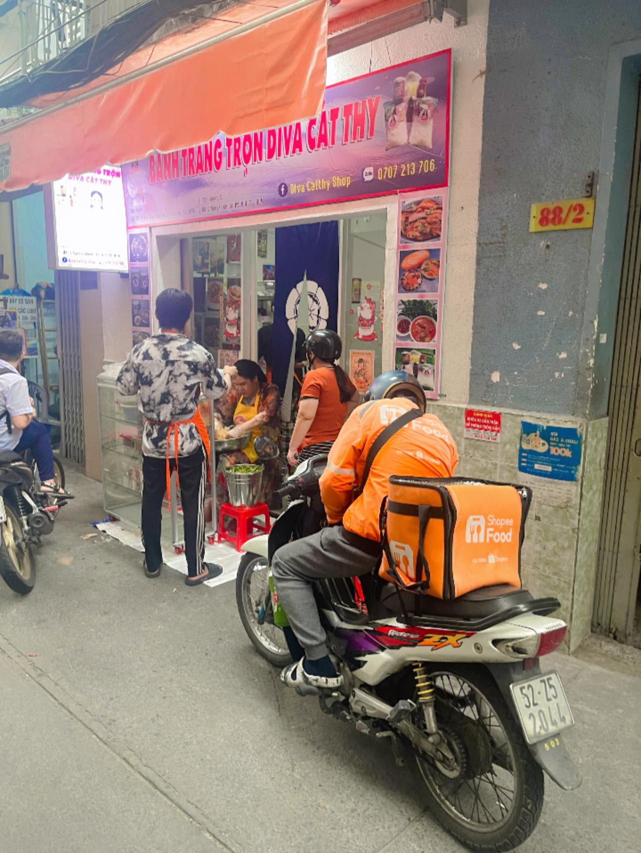 Bán tận 50k/bịch bánh tráng trộn, Diva Cát Thy gây tranh cãi vì giá đắt ngang 1 bát phở, netizen nói gì?- Ảnh 4. Bán tận 50k/bịch bánh tráng trộn, Diva Cát Thy gây tranh cãi vì giá đắt ngang 1 bát phở, netizen nói gì?- Ảnh 4.