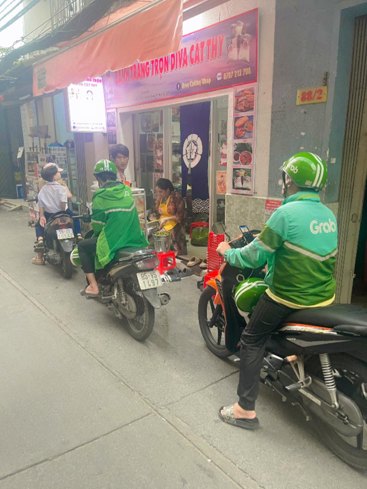 Bán tận 50k/bịch bánh tráng trộn, Diva Cát Thy gây tranh cãi vì giá đắt ngang 1 bát phở, netizen nói gì?- Ảnh 5. Bán tận 50k/bịch bánh tráng trộn, Diva Cát Thy gây tranh cãi vì giá đắt ngang 1 bát phở, netizen nói gì?- Ảnh 5.