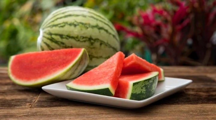 L&agrave;m sao nhận biết dưa hấu ch&iacute;n hay chưa?- Ảnh 2.
