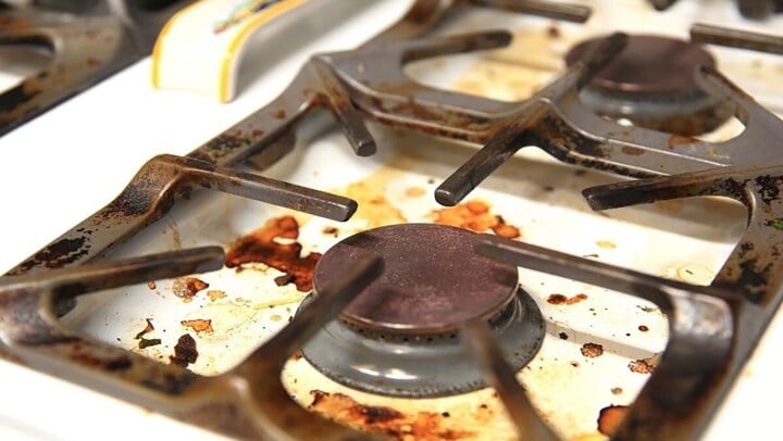 Mẹo l&agrave;m sạch rỉ s&eacute;t bếp gas bằng nước cơm- Ảnh 1.