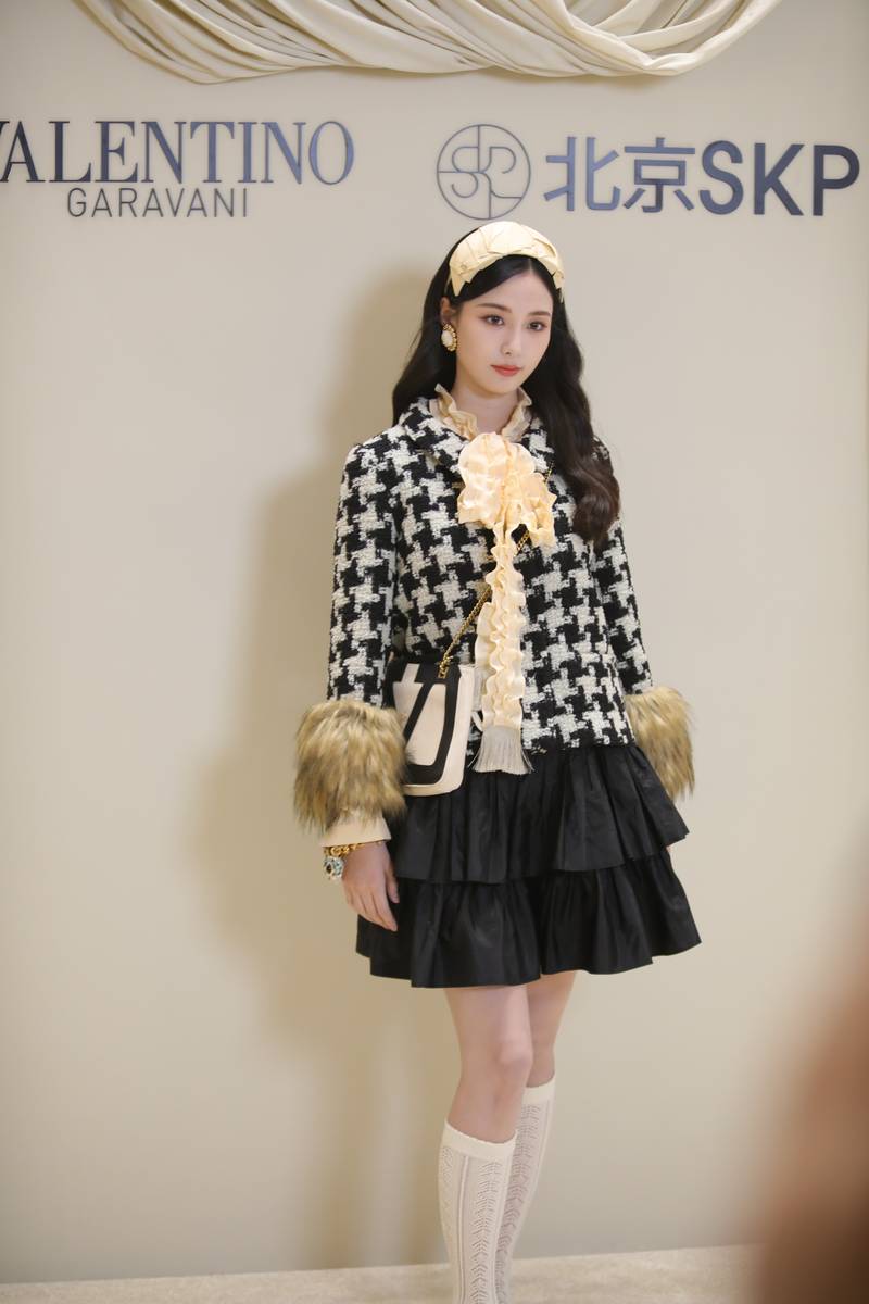 Event mà ai cũng mặc xấu: Dương Tử sến gấp 10 lần nàng thơ của chủ tịch- Ảnh 9.