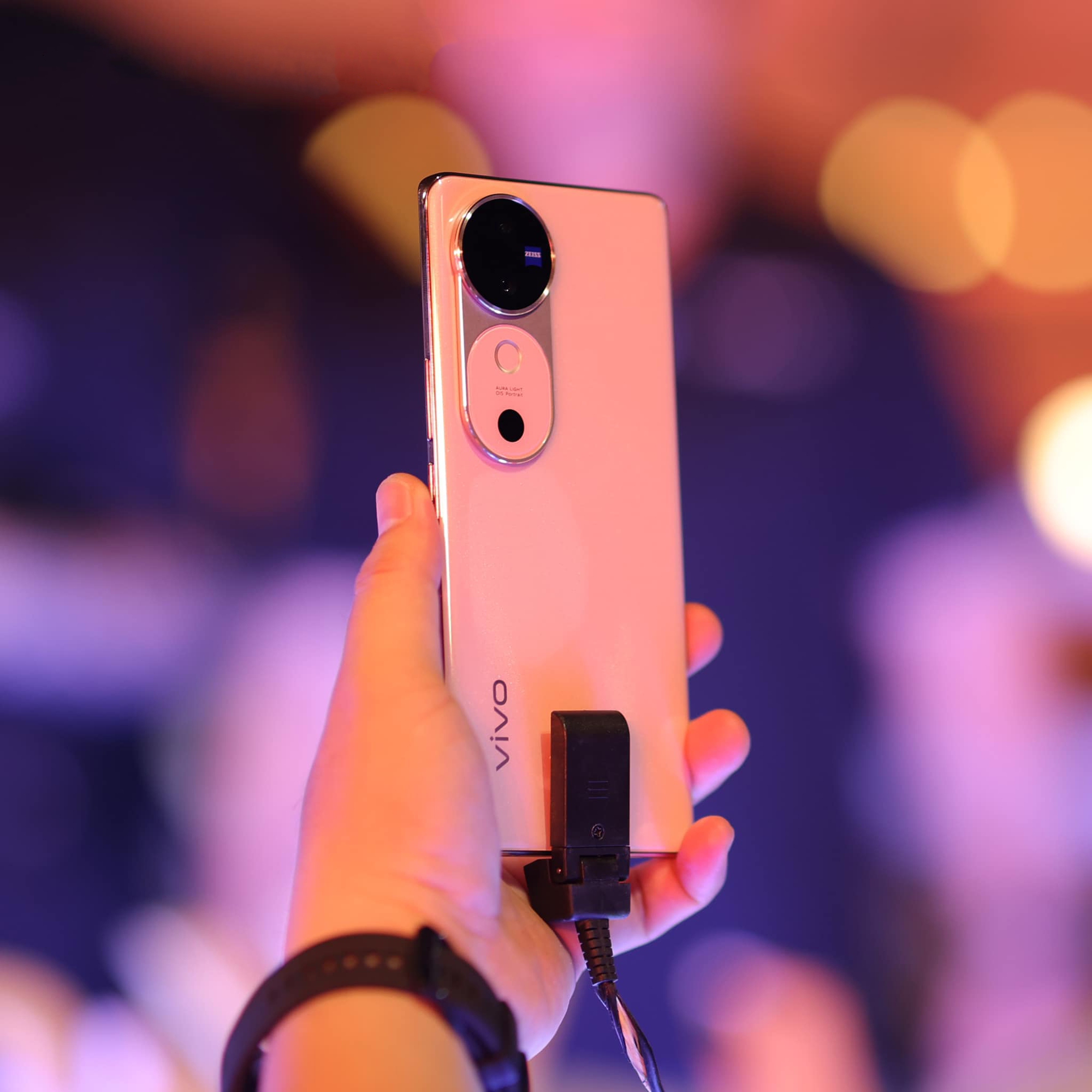 vivo trình làng smartphone có camera ZEISS, giá 12,99 triệu- Ảnh 1.