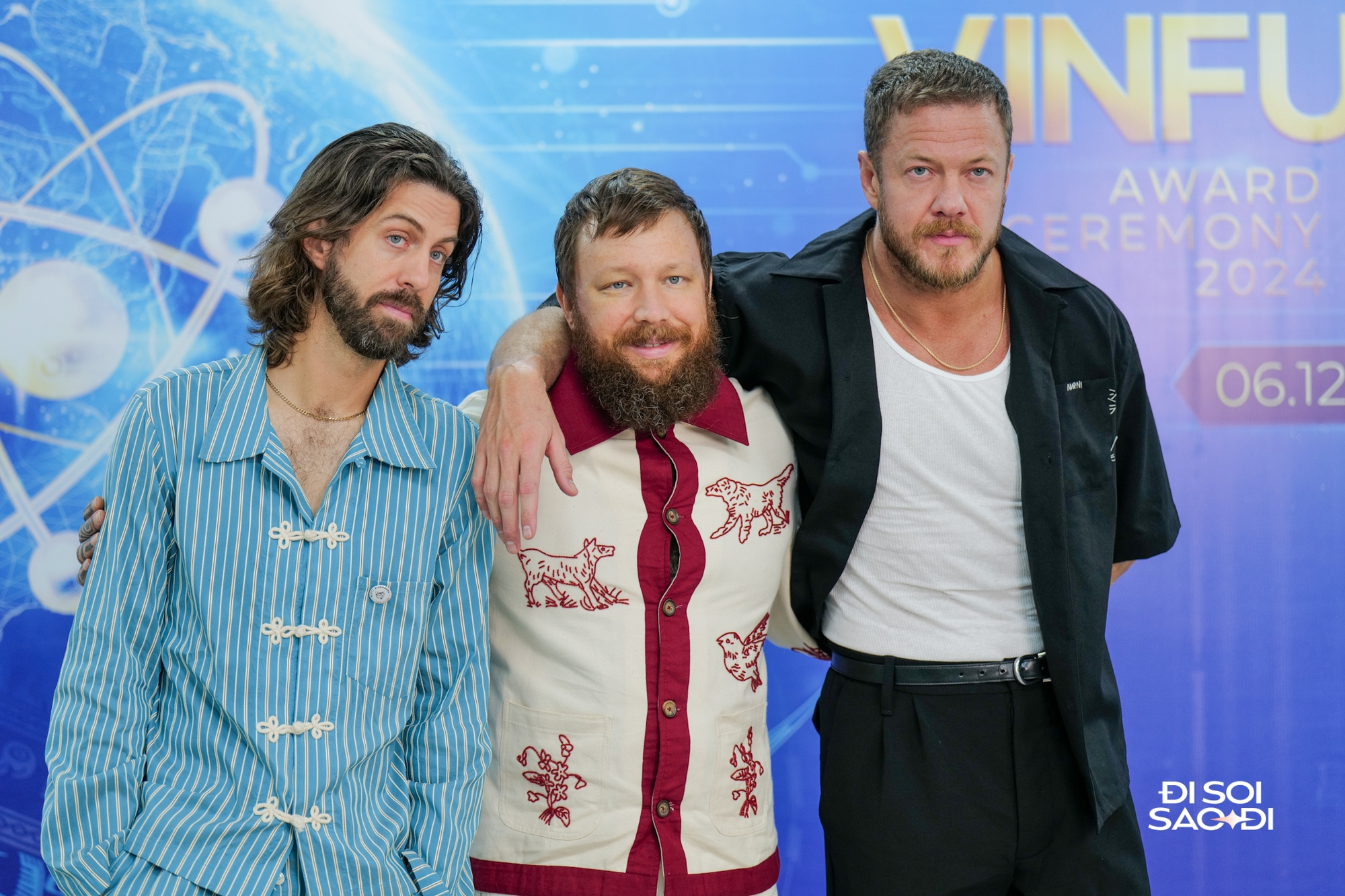 Imagine Dragons thay đổi 180 độ tại Việt Nam: Lúc kín đáo, khi lại hành động bất ngờ khiến đám đông phát cuồng!- Ảnh 1.