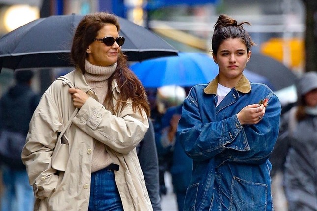 Katie Holmes chỉ trích tin tức Suri Cruise thành triệu phú- Ảnh 2.