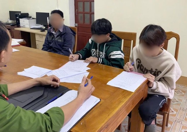 Rủ nhau mang hung kh&iacute; từ H&agrave; Tĩnh v&agrave;o Quảng B&igrave;nh t&igrave;m đối thủ- Ảnh 2.