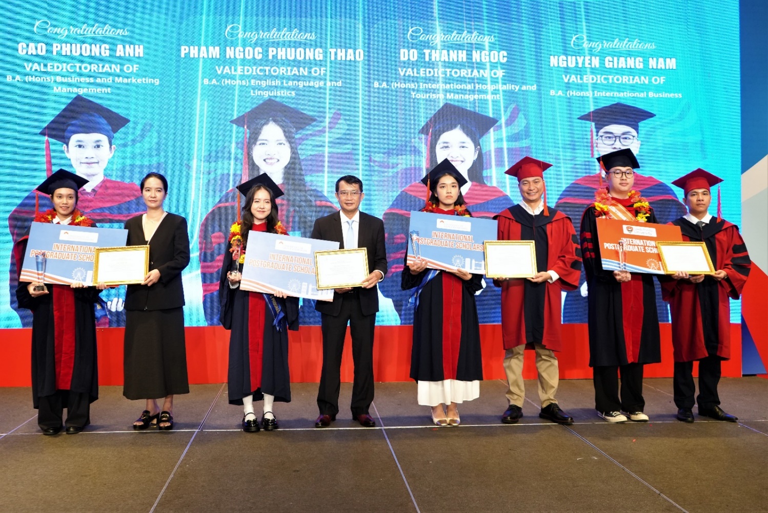 Trao học bổng gần 3 tỷ cho tân cử nhân tốt nghiệp Gloucestershire Vietnam- Ảnh 2.