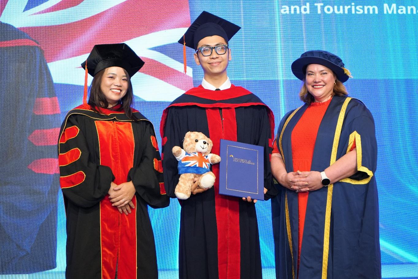 Trao học bổng gần 3 tỷ cho tân cử nhân tốt nghiệp Gloucestershire Vietnam- Ảnh 4.