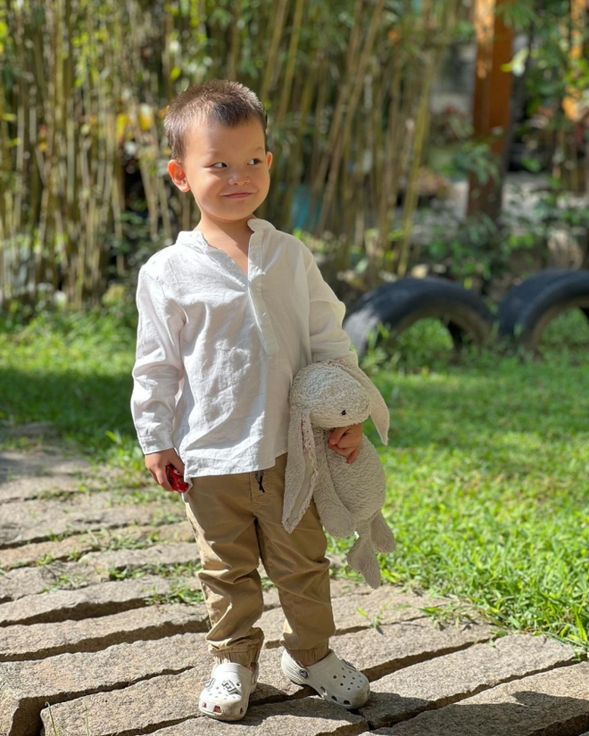 Đồ chơi của 2 nh&oacute;c tỳ Vbiz Lisa - Leon 