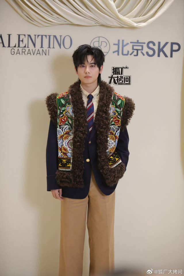 Event mà ai cũng mặc xấu: Dương Tử sến gấp 10 lần nàng thơ của chủ tịch- Ảnh 12.