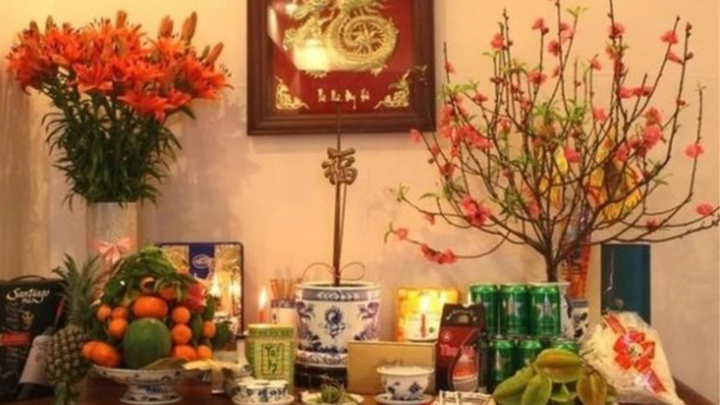 Vì sao không nên thổi để làm tắt nến trên bàn thờ?- Ảnh 1. Vì sao không nên thổi để làm tắt nến trên bàn thờ?- Ảnh 1.