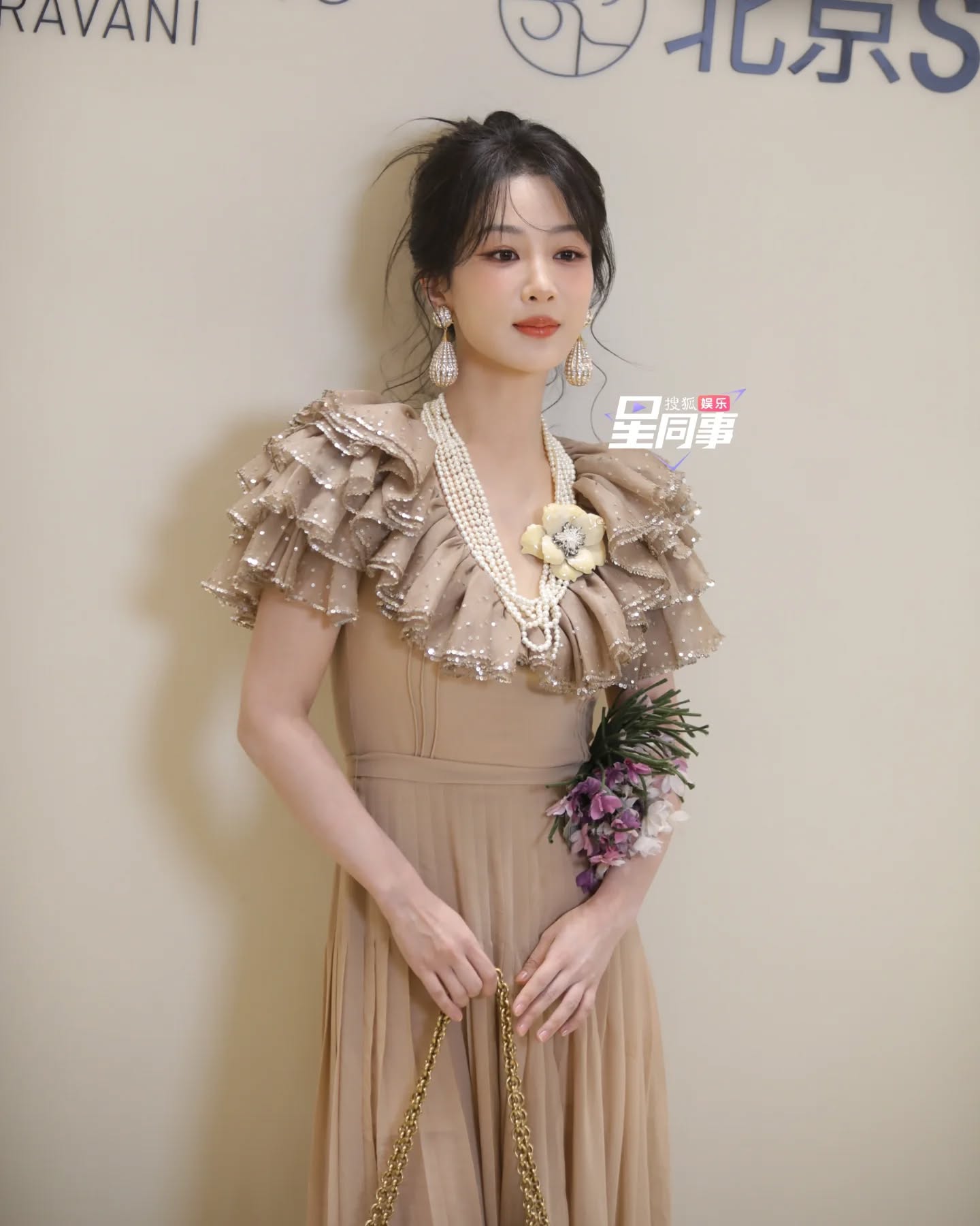 Event mà ai cũng mặc xấu: Dương Tử sến gấp 10 lần nàng thơ của chủ tịch- Ảnh 2.