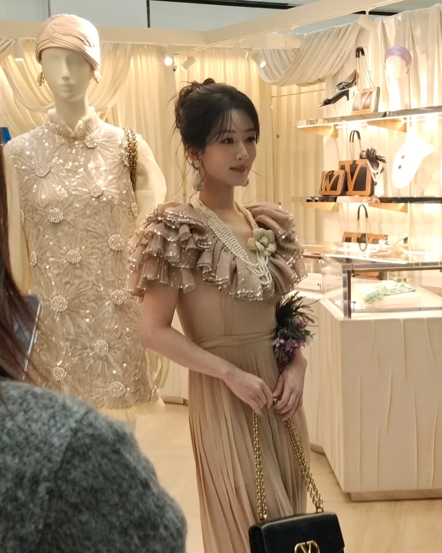 Event mà ai cũng mặc xấu: Dương Tử sến gấp 10 lần nàng thơ của chủ tịch- Ảnh 4.