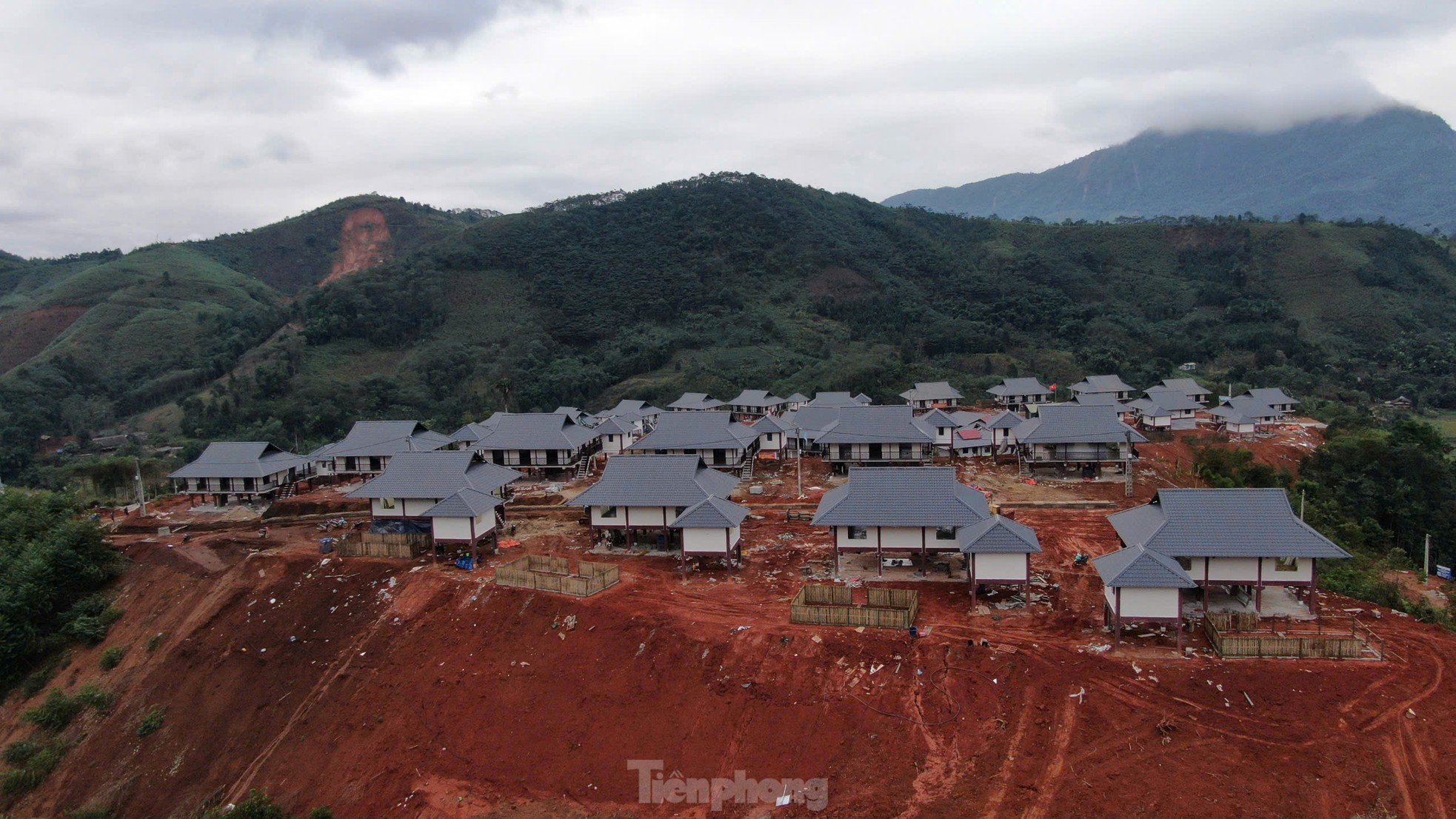 Người d&acirc;n L&agrave;ng Nủ dựng vườn, trồng hoa chuẩn bị về nh&agrave; mới- Ảnh 2.