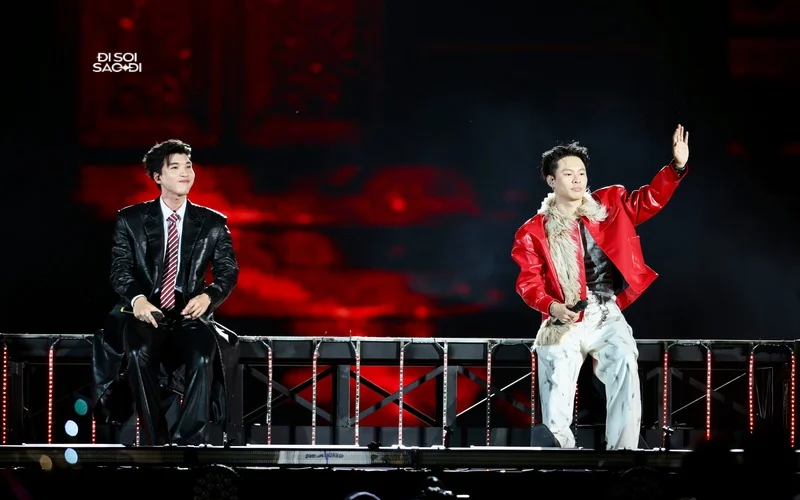 HIEUTHUHAI c&ugrave;ng GERDNANG &ldquo;walk&rdquo; từ H&agrave; Nội đến TP.HCM, đốt ch&aacute;y s&acirc;n khấu 8Wonder Winter với nguồn năng lượng tuyệt vời- Ảnh 5.