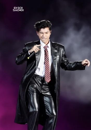 HIEUTHUHAI c&ugrave;ng GERDNANG &ldquo;walk&rdquo; từ H&agrave; Nội đến TP.HCM, đốt ch&aacute;y s&acirc;n khấu 8Wonder Winter với nguồn năng lượng tuyệt vời- Ảnh 3.