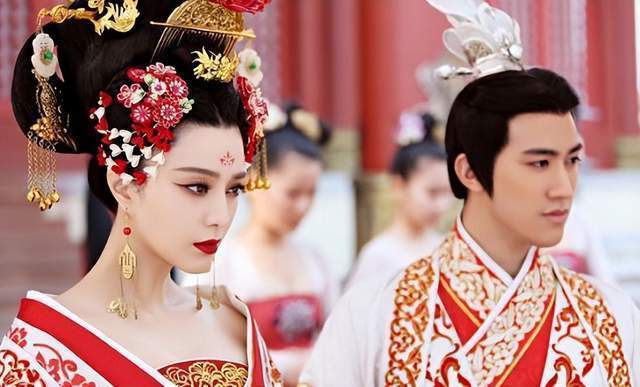 Võ Tắc Thiên thoái vị, quan lại đều vui mừng trừ một người nức nở: Sau 5 năm ông bất ngờ gặp chuyện này- Ảnh 3. Võ Tắc Thiên thoái vị, quan lại đều vui mừng trừ một người nức nở: Sau 5 năm ông bất ngờ gặp chuyện này- Ảnh 3.