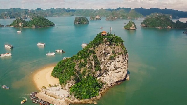 View - Không phải Nha Trang hay Phú Quốc, bãi biển Việt Nam lọt top đẹp nhất thế giới cách Hà Nội chưa đến 200km