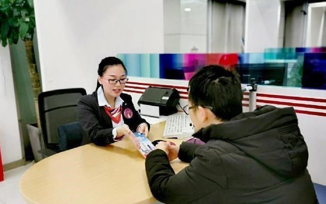 Sáng gửi 600 triệu đồng tiền tiết kiệm, chiều tài khoản chỉ còn 100 nghìn, ngân hàng nhất quyết không bồi thường, người đàn ông buộc phải chấp nhận - Ảnh 1. Sáng gửi 600 triệu đồng tiền tiết kiệm, chiều tài khoản chỉ còn 100 nghìn, ngân hàng nhất quyết không bồi thường, người đàn ông buộc phải chấp nhận - Ảnh 1.