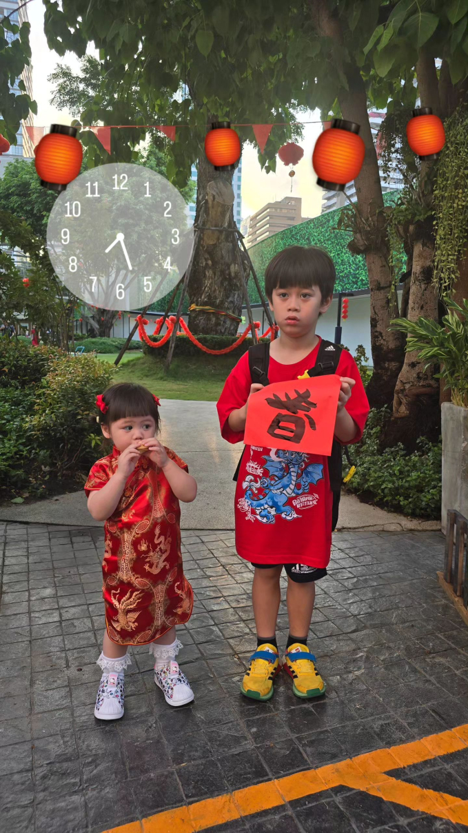 View - Sao thế giới nô nức đón năm mới: Hanbin diện cả Hanbok và áo dài, Dương Mịch - Lưu Thi Thi cùng dàn mỹ nhân Thái khoe sắc chào xuân