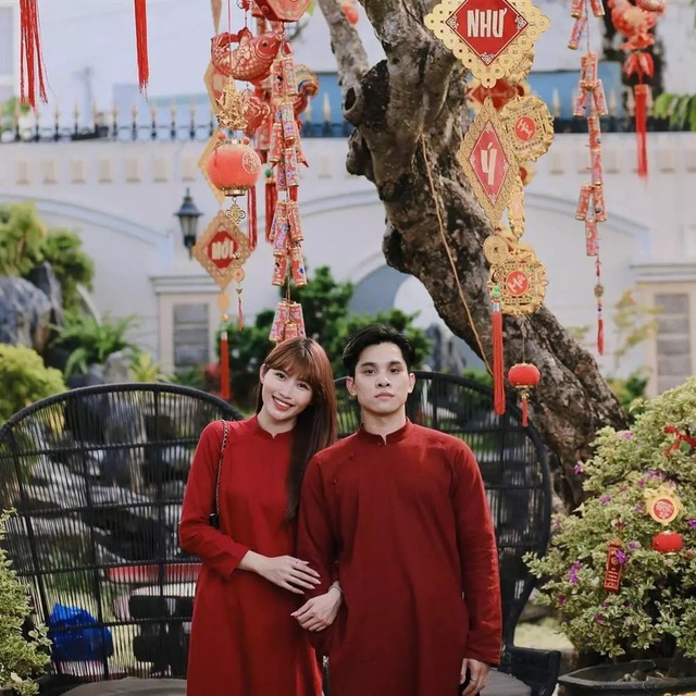 Á hậu Quỳnh Châu công khai khoảnh khắc khoá môi bạn trai doanh nhân ngay đầu năm mới - Ảnh 3.