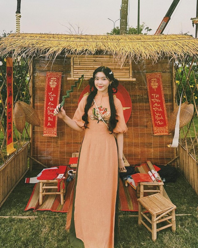 Lọ Lem nhà MC Quyền Linh đốn tim công chúng với loạt ảnh đón Tết Giáp Thìn, nhan sắc đẹp không kém hoa hậu - Ảnh 1.
