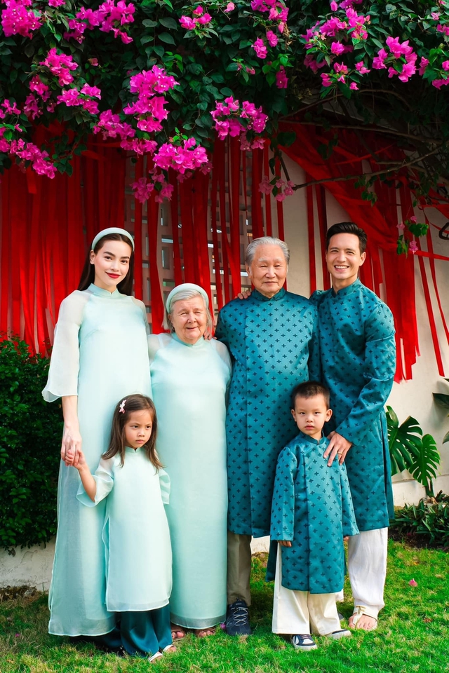 Subeo lộ vẻ ngoài lớn phổng phao, thừa hưởng điểm đắt giá từ Hà Hồ trong loạt ảnh gia đình Mùng 1 Tết - Ảnh 2.