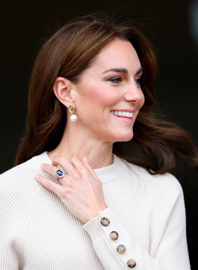 'Thử thách' của Công nương Kate ít ai hiểu khi đeo chiếc nhẫn cầu hôn trị giá hơn 12 tỷ đồng, có điều khiến giới chuyên môn phải khâm phục