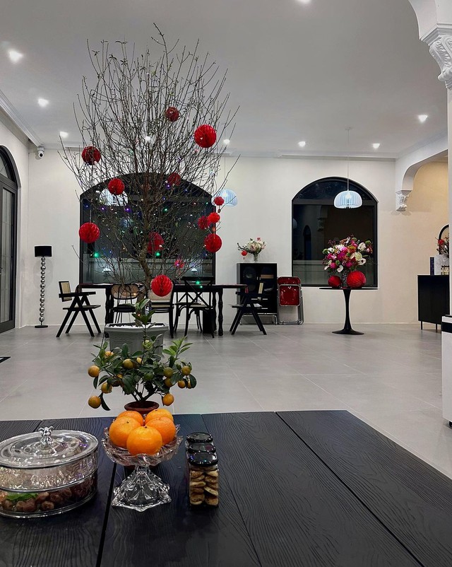 View - Quỳnh Lương ''unbox'' biệt thự mới đúng Mùng 1 Tết, khoe nhà rộng đến nỗi sắm nội thất không xuể